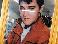 Vintage spiegel van elvis presley met een afbeelding in een houten lijst, vermoedelijk geproduceerd in de jaren 1980 - afbeelding 4 van  5