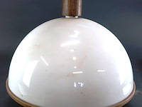 Vintage steinhauer hanglamp uit de jaren 70 met een karakteristieke witte kunststof koepelkap en een warme houten rand - afbeelding 1 van  5
