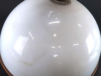 Vintage steinhauer hanglamp uit de jaren 70 met een karakteristieke witte kunststof koepelkap en een warme houten rand - afbeelding 3 van  5