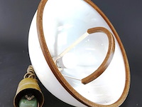Vintage steinhauer hanglamp uit de jaren 70 met een karakteristieke witte kunststof koepelkap en een warme houten rand - afbeelding 4 van  5