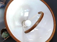 Vintage steinhauer hanglamp uit de jaren 70 met een karakteristieke witte kunststof koepelkap en een warme houten rand - afbeelding 5 van  5