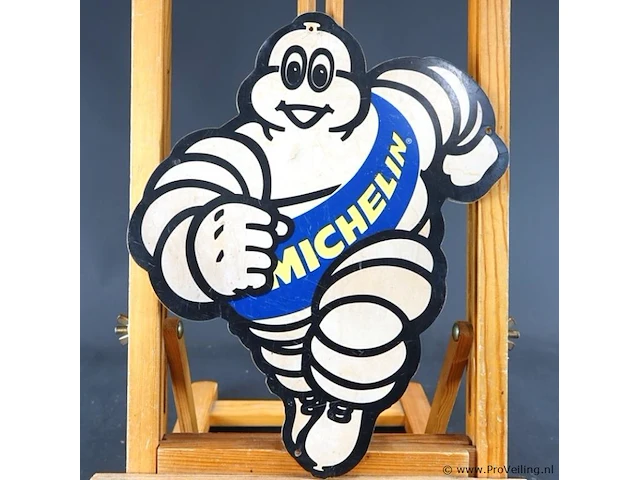 Vintage-stijl reclamebord met het iconische michelin-mannetje (bibendum). kunststof - afbeelding 2 van  5