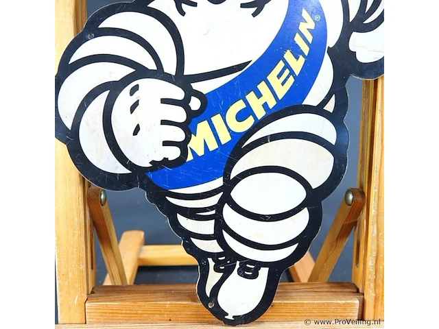 Vintage-stijl reclamebord met het iconische michelin-mannetje (bibendum). kunststof - afbeelding 4 van  5