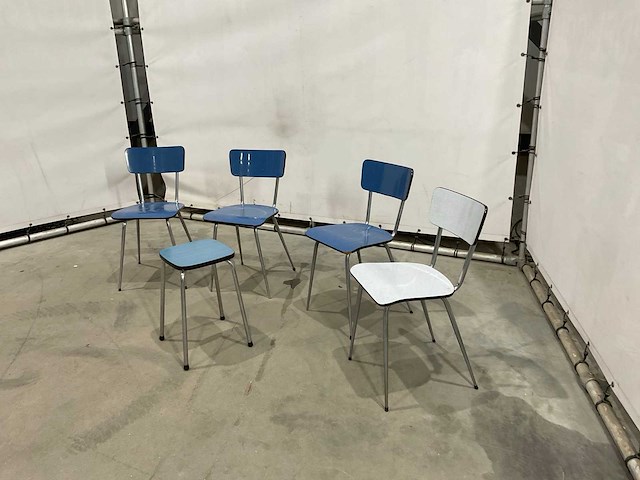 Vintage stoelen en kruk - afbeelding 1 van  6