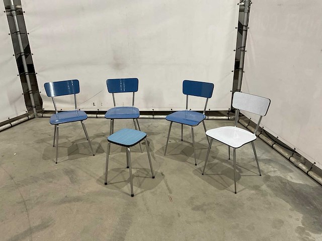 Vintage stoelen en kruk - afbeelding 3 van  6