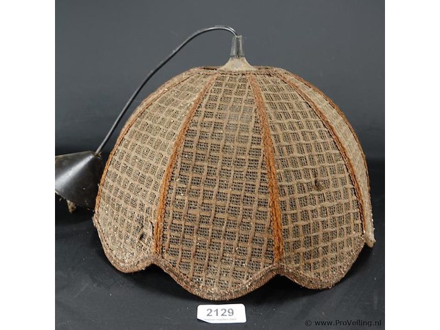 Vintage stoffen (en stoffige :-)) lampenkap - afbeelding 1 van  5