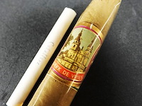 Vintage tabaks doos gevuld met sigaren en sigaretten - afbeelding 5 van  5