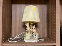 Vintage tafellamp met handgeschilderde porseleinen voet - afbeelding 1 van  3