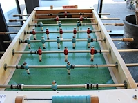 Vintage tafelvoetbalspel godek met houten spelers en ballen, afm. 142 x 74 x 90 cm. - afbeelding 3 van  4