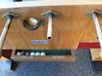 Vintage tafelvoetbalspel godek met houten spelers en ballen, afm. 142 x 74 x 90 cm. - afbeelding 4 van  4