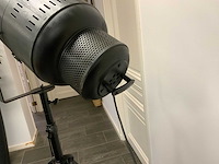 Vintage theaterspot op statief - afbeelding 2 van  7