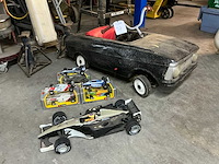 Vintage trapauto en burago raceauto - afbeelding 1 van  8