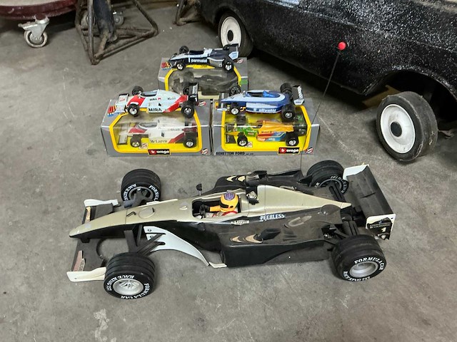Vintage trapauto en burago raceauto - afbeelding 5 van  8