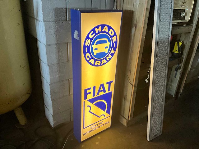 Vintage verlicht fiat schade-garant reclamebord – uniek eyecatcher - afbeelding 1 van  5