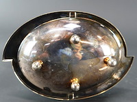 Vintage verzilverde serveerschaal met een opstaande beugelhandgreep in art deco-stijl - afbeelding 5 van  5