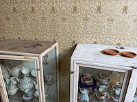 Vintage vitrinekast (2x) - afbeelding 2 van  2
