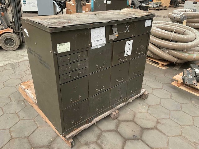 Vintage werkplaatskast - afbeelding 1 van  4