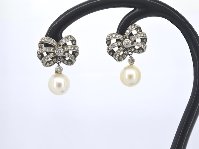 Vintage witgouden oorbellen met parels en diamant - afbeelding 2 van  8