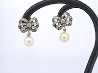 Vintage witgouden oorbellen met parels en diamant - afbeelding 2 van  8