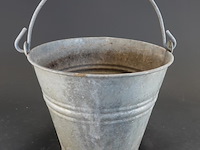 Vintage zinken emmer - afbeelding 1 van  5