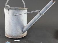 Vintage zinken gieter - afbeelding 1 van  5