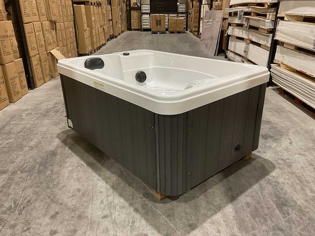 Virpol 2 persoons jacuzzi en buitenspa - afbeelding 11 van  21