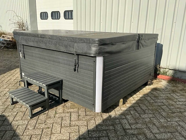 Virpol home deluxe jacuzzi - afbeelding 11 van  12