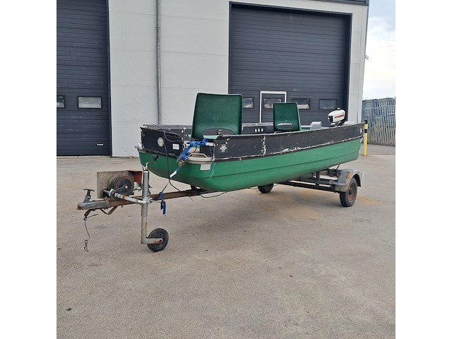 Visboot met buitenboord motor en trailer, yamaha, groen - afbeelding 1 van  32