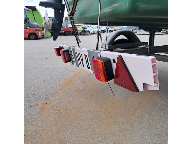 Visboot met buitenboord motor en trailer, yamaha, groen - afbeelding 22 van  32