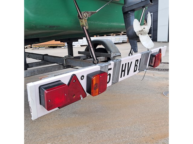 Visboot met buitenboord motor en trailer, yamaha, groen - afbeelding 24 van  32