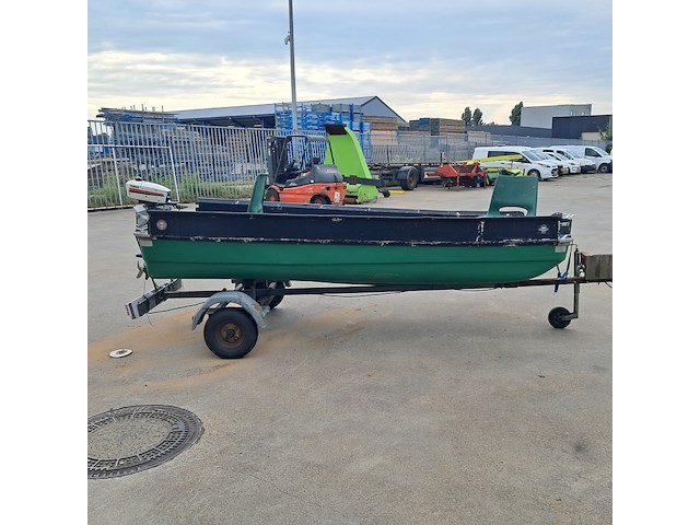 Visboot met buitenboord motor en trailer, yamaha, groen - afbeelding 30 van  32