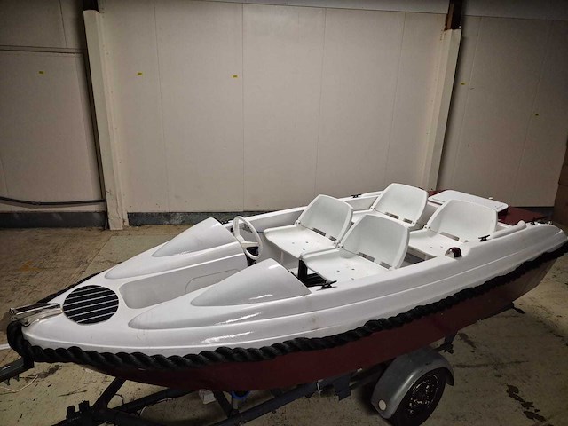 Visboot met inboard motor en kanteltrailer - afbeelding 23 van  35