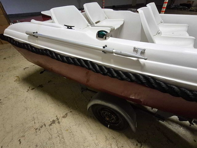 Visboot met inboard motor en kanteltrailer - afbeelding 31 van  35