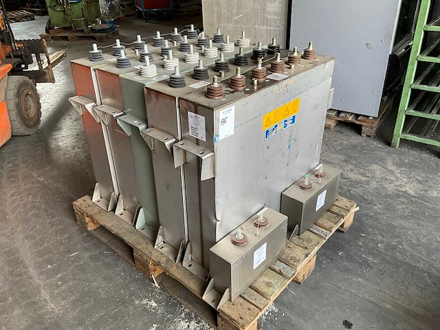 Vishay dcmkp 4.2/3.85 mf/4/b dc link condensator (5x) - afbeelding 1 van  8