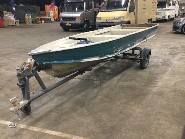 Vissersboot met yamahamotor - afbeelding 1 van  6