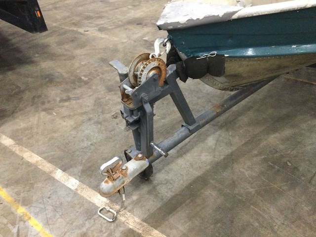 Vissersboot met yamahamotor - afbeelding 2 van  6