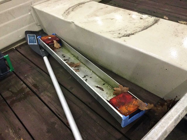 Vissersboot met yamahamotor - afbeelding 4 van  6