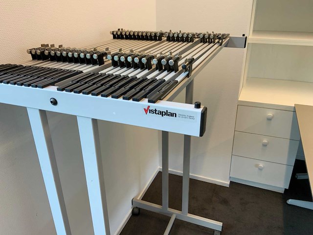 Vistaplan stoel, kapstok en tekeningrek - afbeelding 4 van  4