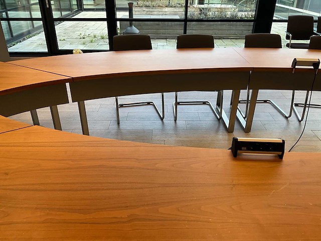 Visvormige conferentietafel - afbeelding 8 van  10