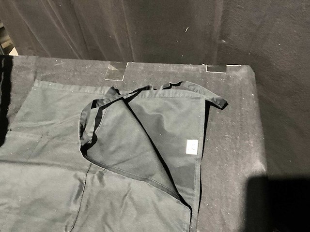 Vitello en chaud devant keukensloof en broek (6x) - afbeelding 3 van  4