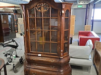 Vitinekast, neo-barok notenhouten fineer vitrine kast - afbeelding 1 van  5