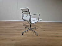 Vitra - bureaustoelen - ea 108 - conference chairs (4x) - afbeelding 7 van  17
