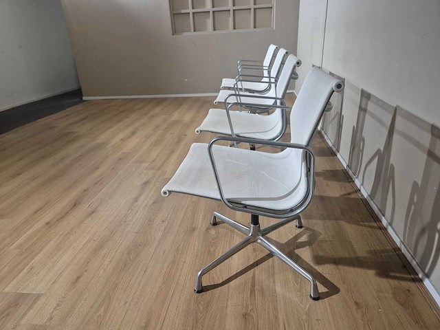 Vitra - bureaustoelen - ea 108 - conference chairs (4x) - afbeelding 11 van  17