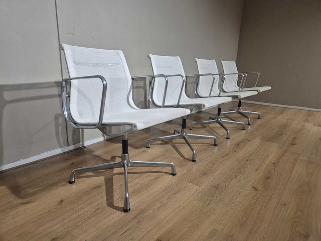 Vitra - bureaustoelen - ea 108 - conference chairs (4x) - afbeelding 12 van  17