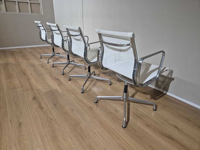 Vitra - bureaustoelen - ea 108 - conference chairs (4x) - afbeelding 14 van  17
