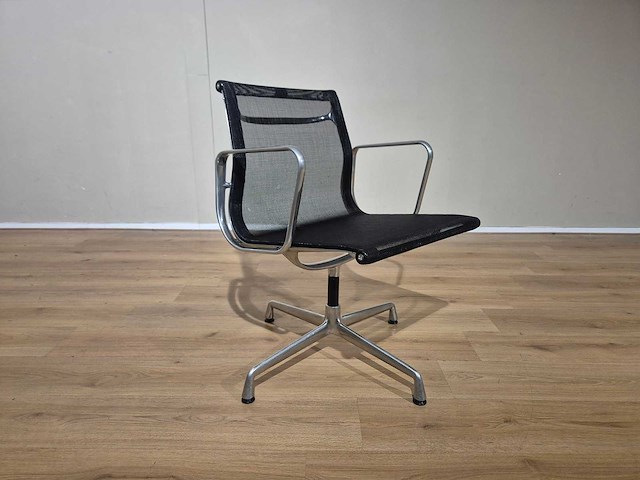 Vitra - bureaustoelen - ea 108 - vergaderstoel - conference chair - afbeelding 1 van  10