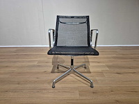 Vitra - bureaustoelen - ea 108 - vergaderstoel - conference chair - afbeelding 3 van  10
