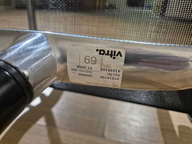 Vitra - bureaustoelen - ea 108 - vergaderstoel - conference chair - afbeelding 5 van  10