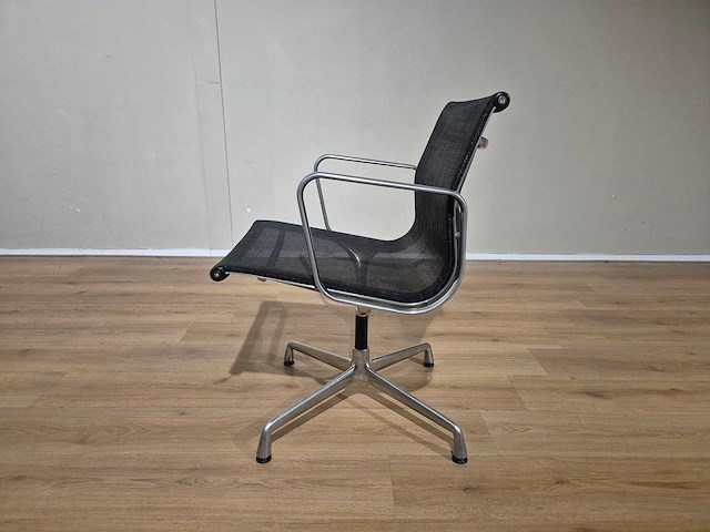 Vitra - bureaustoelen - ea 108 - vergaderstoel - conference chair - afbeelding 7 van  10
