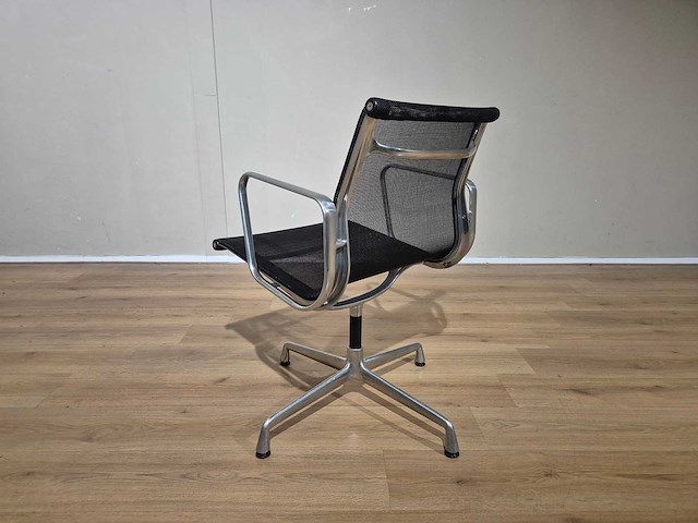 Vitra - bureaustoelen - ea 108 - vergaderstoel - conference chair - afbeelding 8 van  10